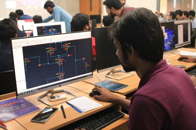 Students in a UIU computer lab